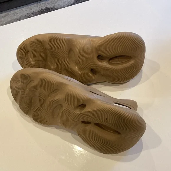Yeezy Foam Runner in Tan - Picture 3 of 8